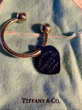 Tiffany Screw ball key ring. Heart charm " Return to Tiffany's "